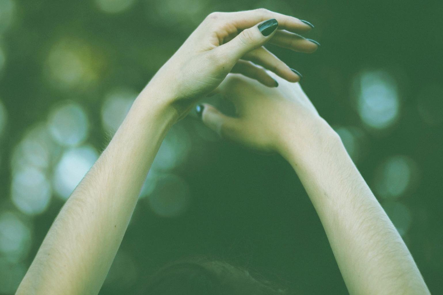 Προηγμένες τεχνικές manicure σε εφαρμογή